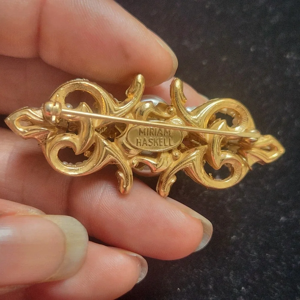 Miriam Haskell Brooch Faux‎ Pearl Rhinestone Gold Tone vintage